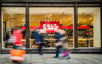 門口有店家經營無法暫放廢棄物者-台中廢棄物清運推薦